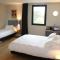Hotels Kyriad Bordeaux Nord Sainte Eulalie : photos des chambres