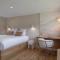 Hotels LA PENICHE - Bed And Bicycle - Vienne : photos des chambres