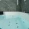 Appartements Savigny-le-Temple : Magnifique suite avec jacuzzi : photos des chambres