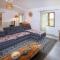 Maisons de vacances 3 Bedroom Gorgeous Home In Salles Sous Bois : photos des chambres
