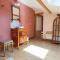 Maisons de vacances Stunning Holiday Home with Fenced Garden, Garage,BBQ,Heating : photos des chambres