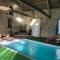 Maisons de vacances Gite de charme avec piscine interieure : photos des chambres