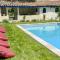 Maisons de vacances Amazing Home In Pech-luna With Outdoor Swimming Pool : photos des chambres