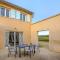 Maisons de vacances Beautiful Home In Donzere With Kitchen : photos des chambres