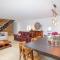 Maisons de vacances Lovely Home In Donzre With Kitchen : photos des chambres