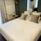Hotels Contact Hotel Lunotel Saint Lo : photos des chambres