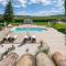 Maisons de vacances Beautiful Home In Les Mes With Outdoor Swimming Pool : photos des chambres