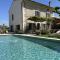 Maisons de vacances Maison Entraigues-sur-la-Sorgue, 5 pieces, 8 personnes - FR-1-767-3 : photos des chambres