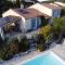 Villas Villa bleue - piscine * climatisation * Wifi * vue dominante : photos des chambres