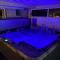 Maisons de vacances Gite piscine chauffee & jacuzzi / Marais Poitevin : photos des chambres
