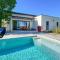 Maisons de vacances Lovely Home In Mercuer With Outdoor Swimming Pool : photos des chambres