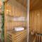 Maisons de vacances Maison de 5 chambres avec piscine privee sauna et terrasse a Bellegarde Poussieu : photos des chambres