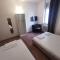 Hotels Hotel Le Saint Quentin : photos des chambres