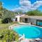 Sejours a la campagne Farmhouse with Pool/Tennis - 10 People - NIMES : photos des chambres