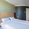 Hotels B&B HOTEL Calais Terminal Cite Europe 3 etoiles : photos des chambres
