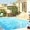 Maisons de vacances Oleander- Spacious Villa with Private Pool & Garden Sleeps 6 : photos des chambres