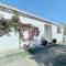 Maisons de vacances Oleander- Spacious Villa with Private Pool & Garden Sleeps 6 : photos des chambres