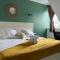 Hotels Brit Hotel Du Dauphin L'Aigle : photos des chambres