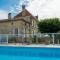 Maisons de vacances Attractive castle in Cezac with private pool : photos des chambres