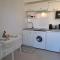 Appartements Very quiet studio with a beautiful terrace : photos des chambres