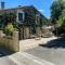 Maisons de vacances Spacious holiday home with pool in pretty village : photos des chambres